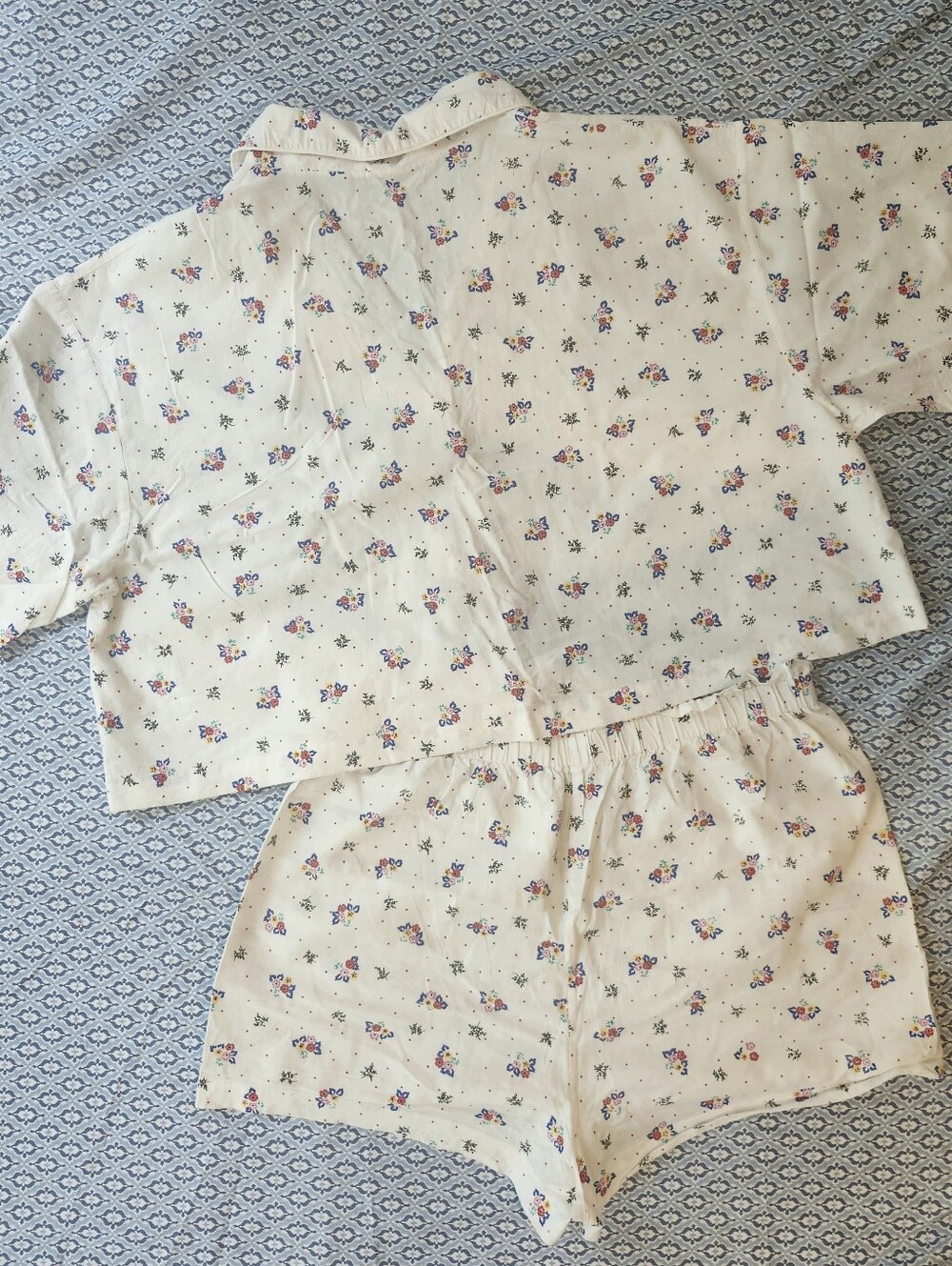 Women's Cream Cotton Pajama Set With Floral Print - Two-Piece Shorts & Top